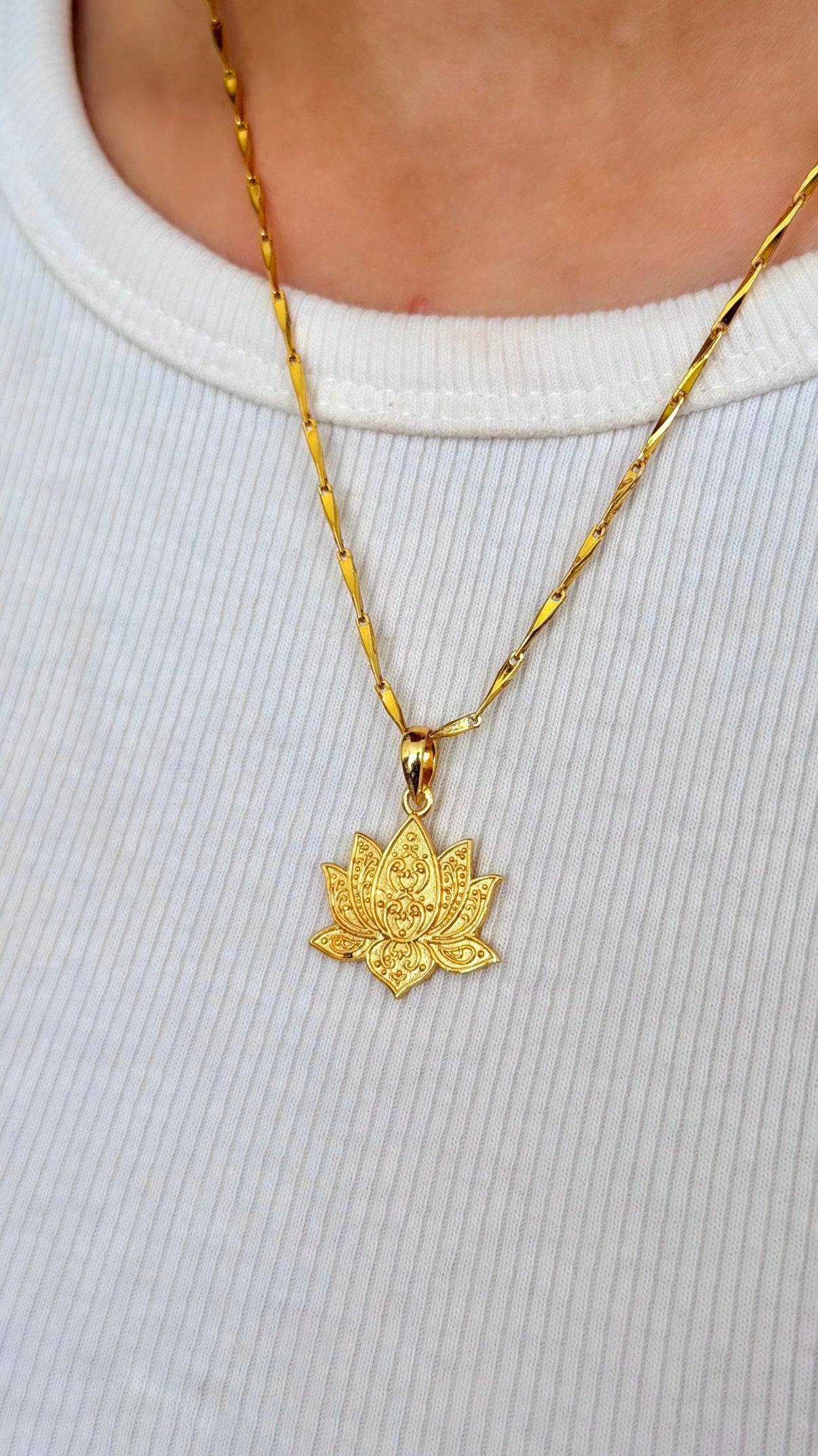 Lotus Pendant (With Chain)