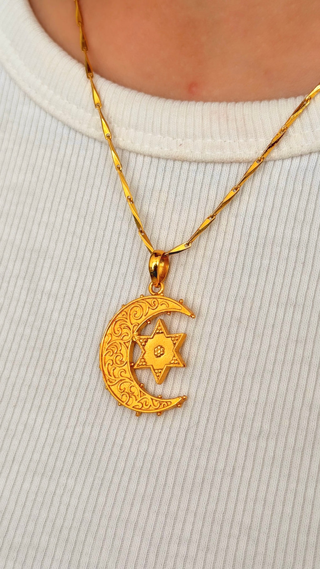 Chaandni Raat Pendant (With Chain)