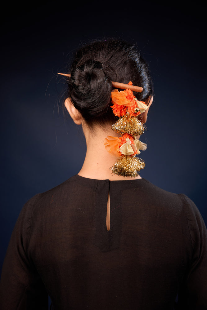 
                  
                    Caroline Bun stick
                  
                