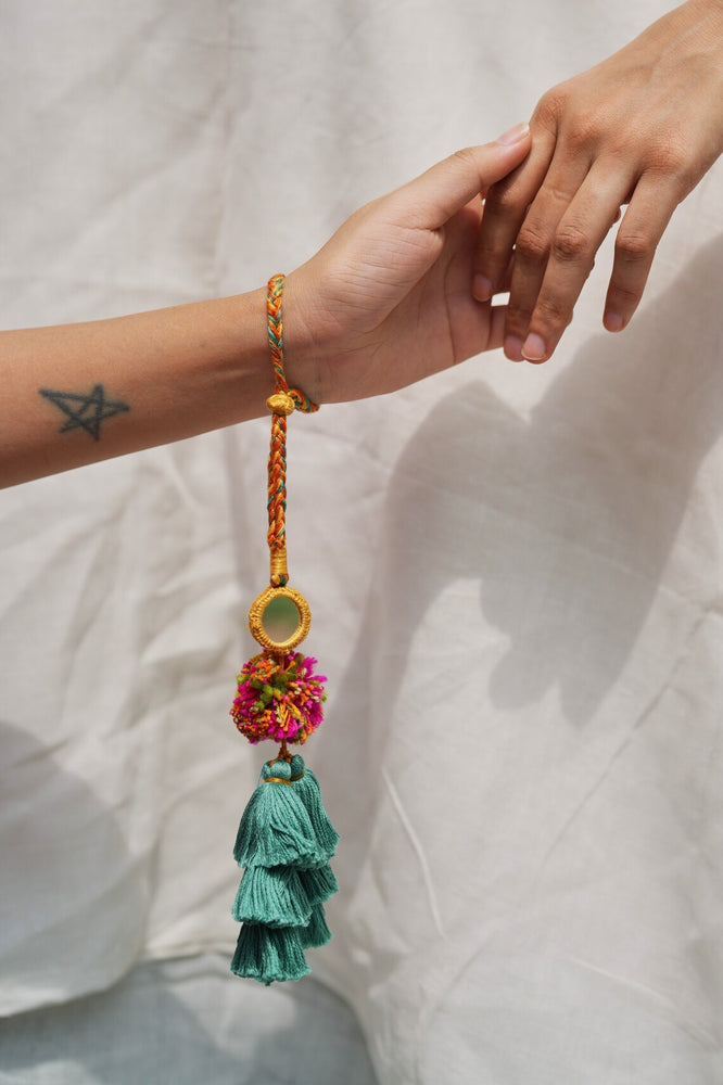 
                  
                    Pyar ka rang lumba rakhi
                  
                