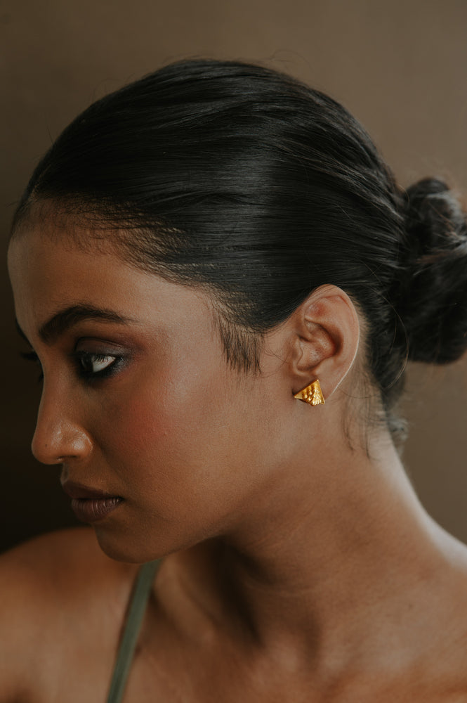 
                  
                    Majnu Earring
                  
                