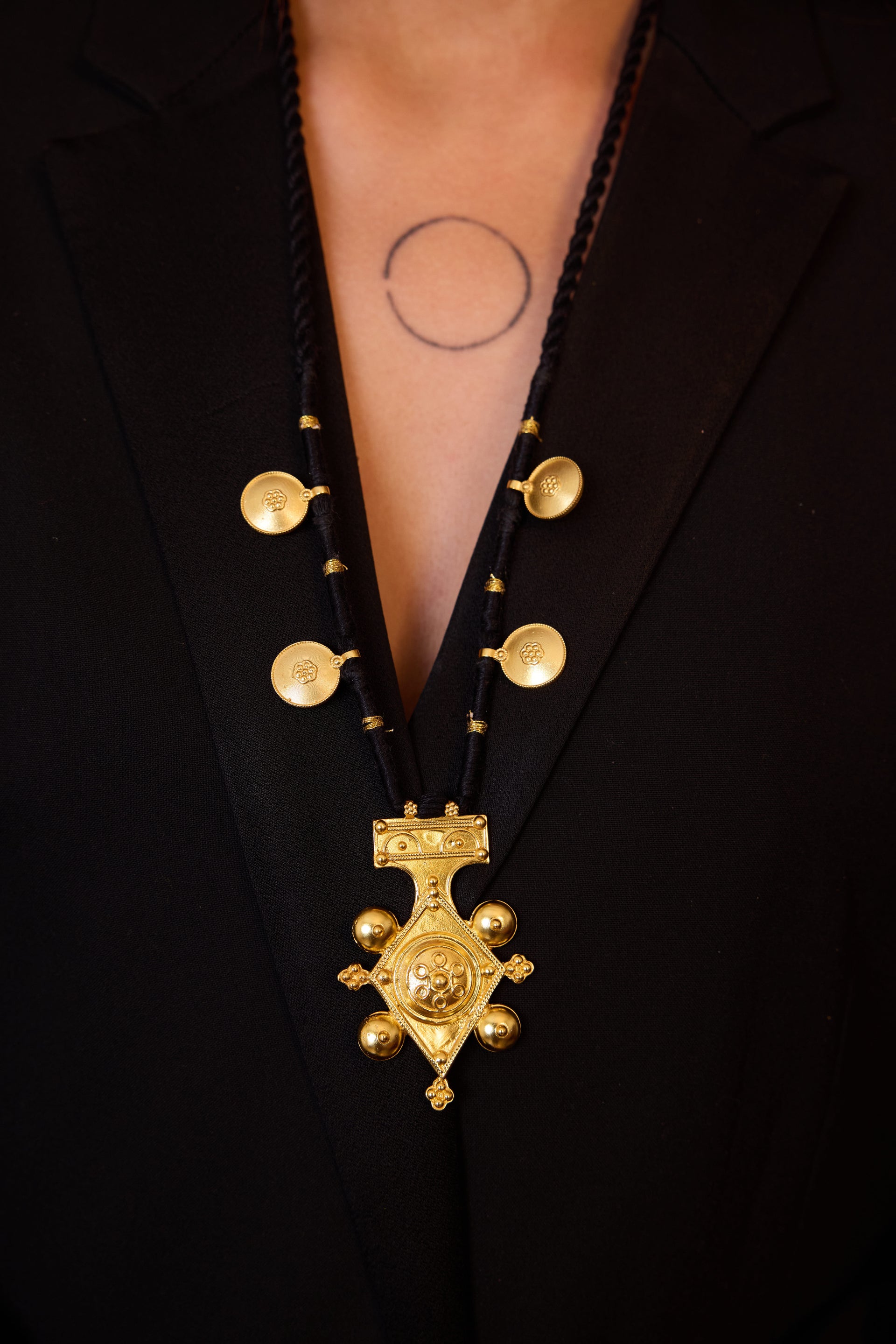 Majnu Necklace (Black)