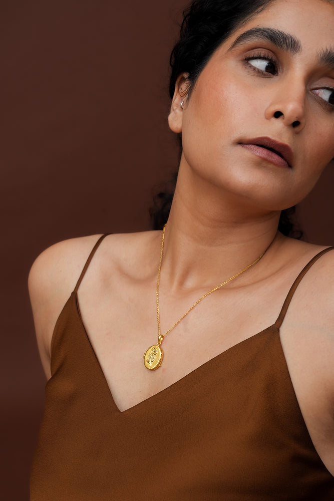 
                  
                    Gul Locket
                  
                