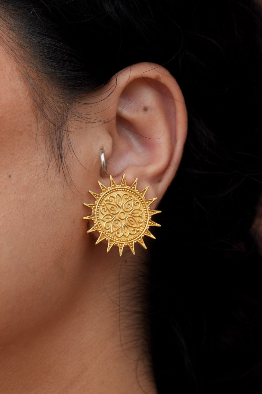 Din Raat Studs
