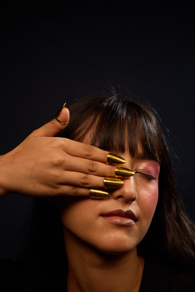 
                  
                    Paro nail ring
                  
                