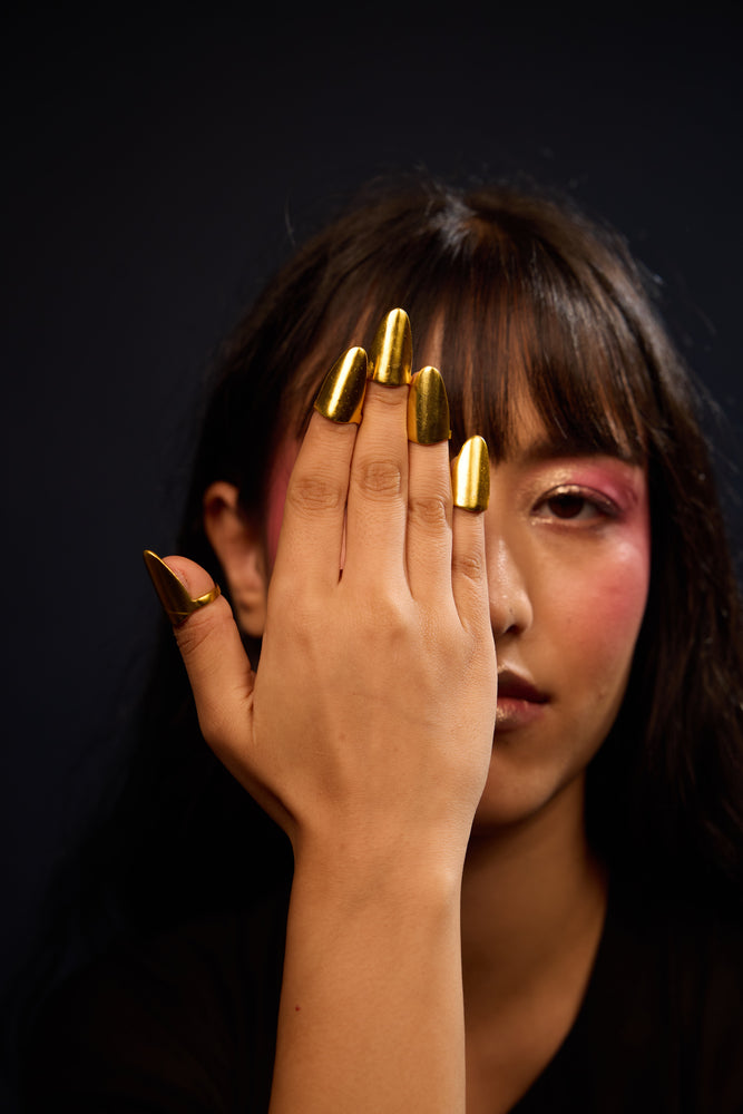 
                  
                    Paro nail ring
                  
                
