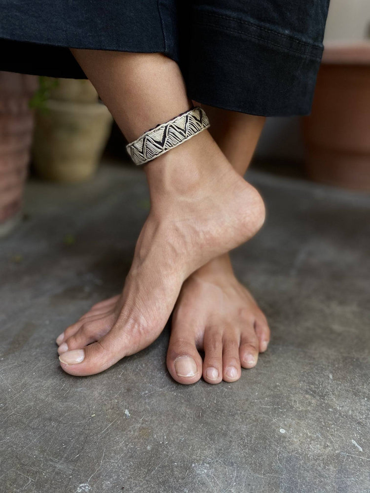 
                  
                    Kaafir anklet
                  
                