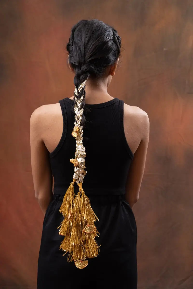 
                  
                    Sona Chaandi Parandi
                  
                